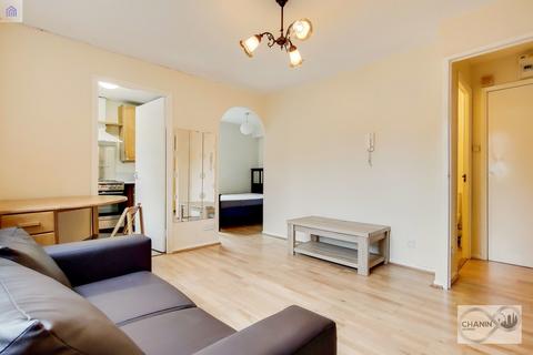 Studio to rent, Inwen Court, London SE8