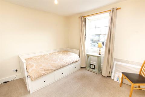 2 bedroom end of terrace house to rent, High Street, Witney, Oxfordshire, OX28