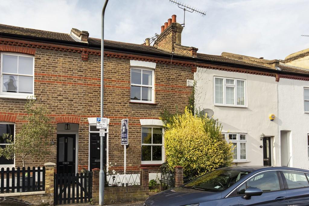 Cowley Road, Wanstead 2 bed terraced house £2,000 pcm (£462 pw)