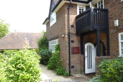 1 bedroom ground floor flat to rent, Erskine Hill, Hampstead Garden Suburb NW11