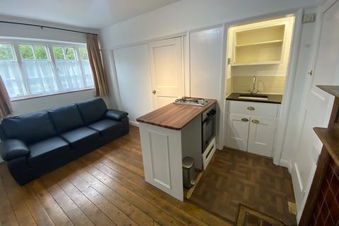 1 bedroom ground floor flat to rent, Erskine Hill, Hampstead Garden Suburb NW11