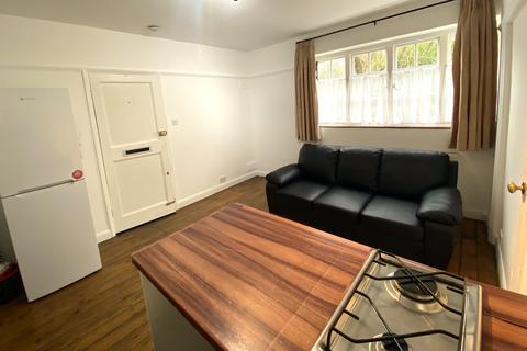 1 bedroom ground floor flat to rent, Erskine Hill, Hampstead Garden Suburb NW11