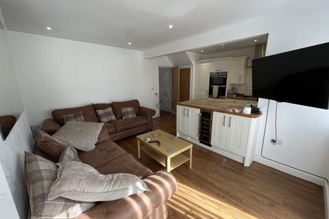 4 bedroom semi-detached house to rent, Glebelands Drive, Leeds, West Yorkshire, LS6