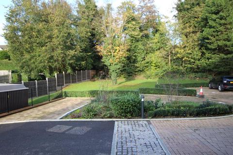 2 bedroom apartment to rent, The Vale Road, Bushey