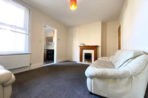 3 bedroom terraced house to rent, York Road, Canterbury CT1