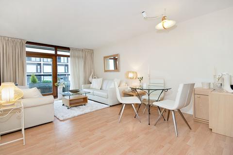 1 bedroom apartment to rent, Andrewes House, EC2Y