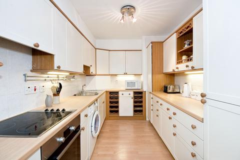 1 bedroom apartment to rent, Andrewes House, EC2Y