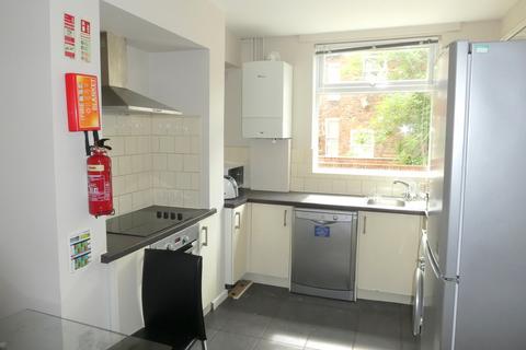 6 bedroom terraced house to rent, Lausanne Road, Withington, Manchester