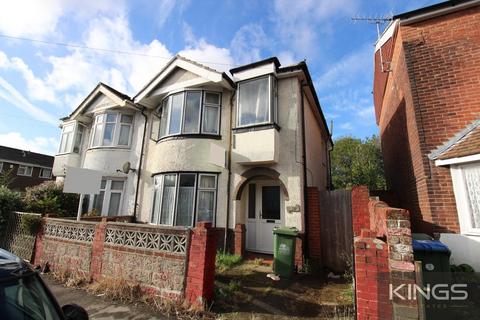 4 bedroom semi-detached house to rent, Spear Road