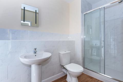 2 bedroom flat to rent, Flat 12 Athelstan House, 25 Station Road