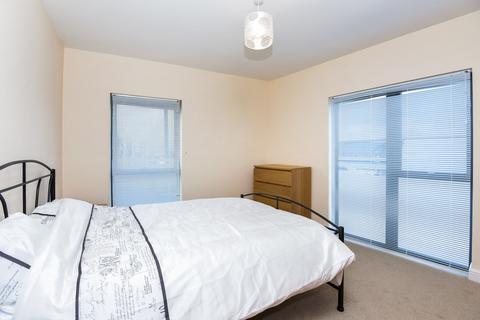 2 bedroom flat to rent, Flat 12 Athelstan House, 25 Station Road
