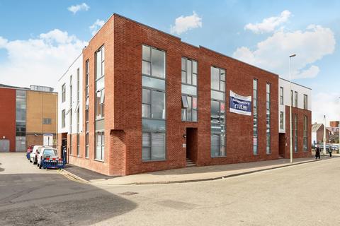 2 bedroom flat to rent, Flat 12 Athelstan House, 25 Station Road