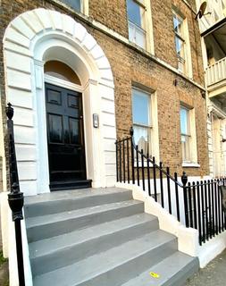2 bedroom flat to rent, Union Crescent - Margate