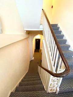 2 bedroom flat to rent, Union Crescent - Margate