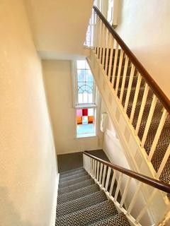 2 bedroom flat to rent, Union Crescent - Margate