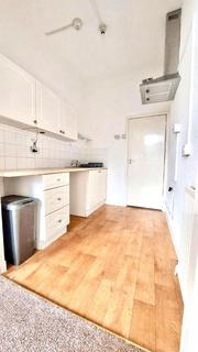 2 bedroom flat to rent, Union Crescent - Margate