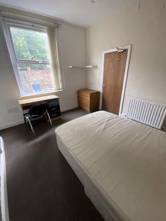 Mixed use to rent, 7 Bedroom Student Property on Borrowdale Road, L15