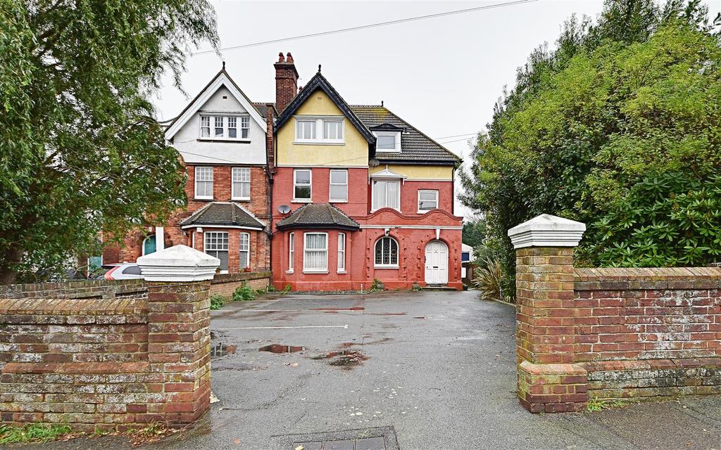 Buckhurst Road, BexhillOnSea 2 bed flat £169,000