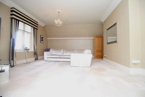 2 bedroom penthouse for sale, Regents Drive, Woodford Green IG8