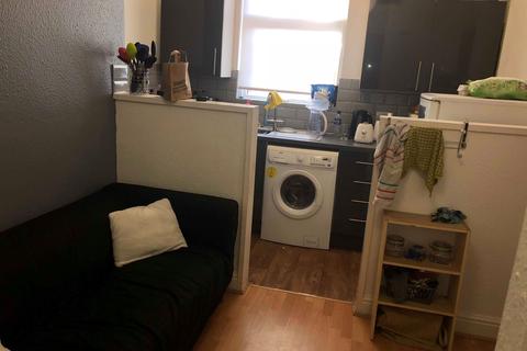 2 bedroom flat to rent - Headingley Mount, Leeds LS6