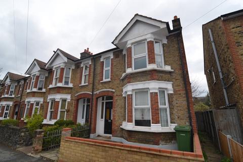 3 bedroom terraced house to rent, Craigdale Road, Rm11