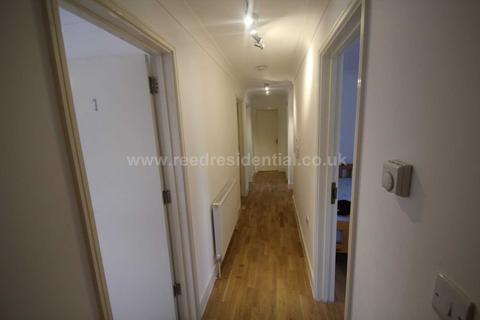 4 bedroom flat to rent, Exeter Road, Birmingham. First Floor four bedroom purpose built flat.