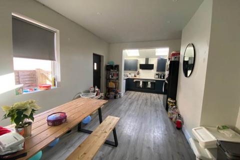 6 bedroom end of terrace house to rent, Derby Road, Fallowfield