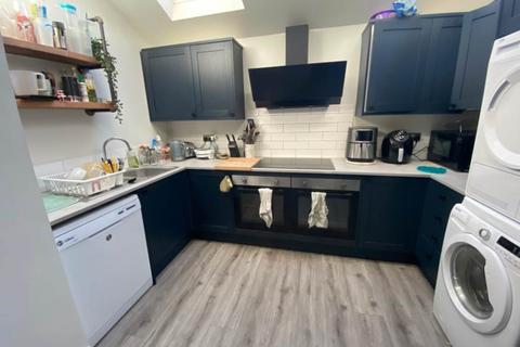 6 bedroom end of terrace house to rent, Derby Road, Fallowfield