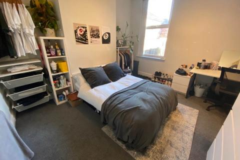 6 bedroom end of terrace house to rent, Derby Road, Fallowfield