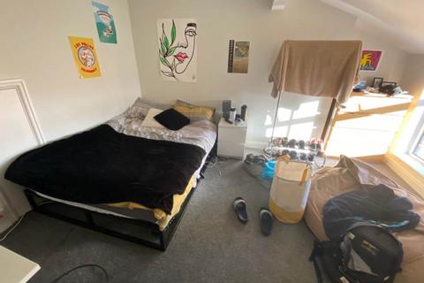 6 bedroom end of terrace house to rent, Derby Road, Fallowfield