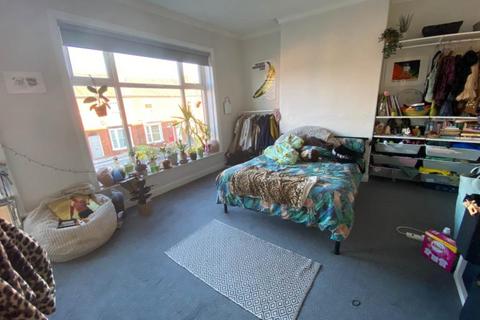 6 bedroom end of terrace house to rent, Derby Road, Fallowfield
