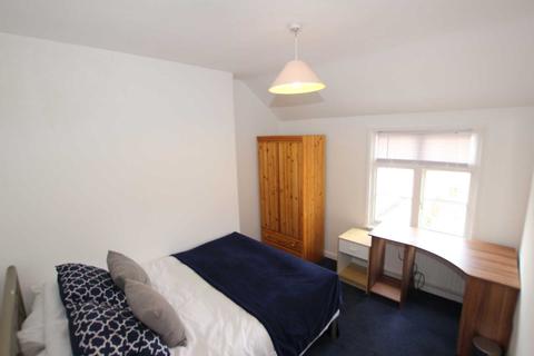 1 bedroom in a house share to rent - Kings Road, Caversham, Reading