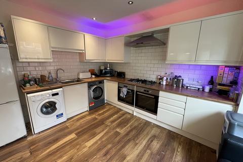 8 bedroom terraced house to rent, Welton Road, Leeds, West Yorkshire, LS6