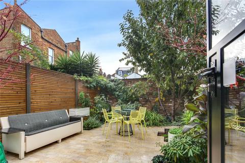 3 bedroom terraced house to rent - Lyal Road, Bow, London, E3