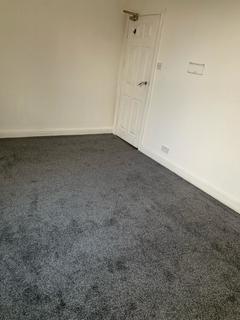 2 bedroom flat to rent, Delaunays Road, Crumpsall