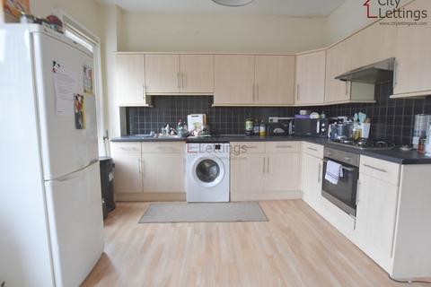 3 bedroom flat to rent, Arboretum