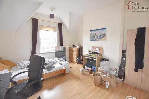 3 bedroom flat to rent, Arboretum