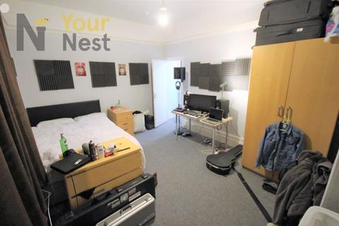 4 bedroom apartment to rent, 1,26 Cardigan Road, Leeds