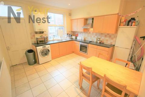 4 bedroom terraced house to rent, Ashville Grove, Hyde Park, LS6 1LY