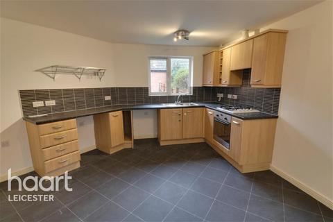 3 bedroom semi-detached house to rent, Kepwick Road