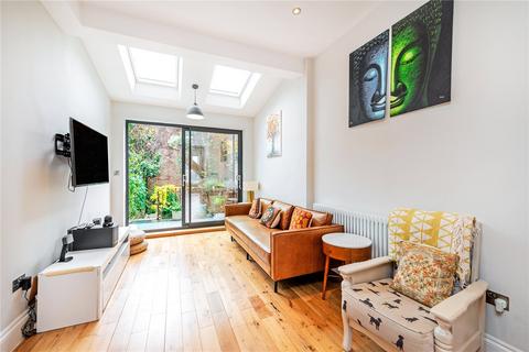 3 bedroom maisonette to rent, Offord Road, London