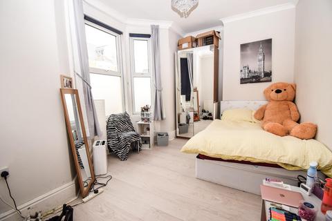 3 bedroom flat to rent, Bayswater Road, Newcastle Upon Tyne