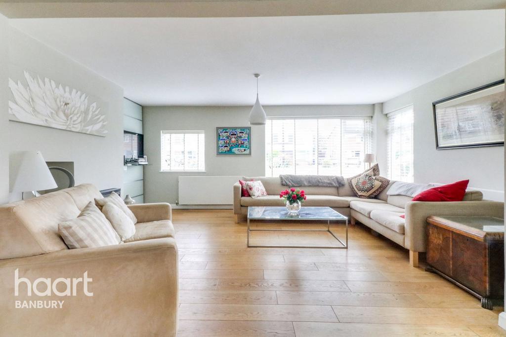 St Marys Road, Adderbury 3 bed semidetached house £350,000