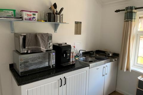 1 bedroom in a house share to rent, Myrtle Road