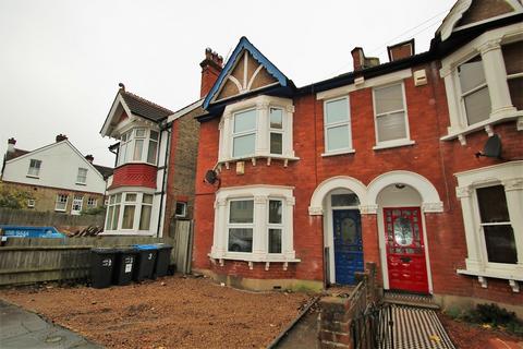 3 bedroom semi-detached house to rent, Chisholm Road, East Croydon