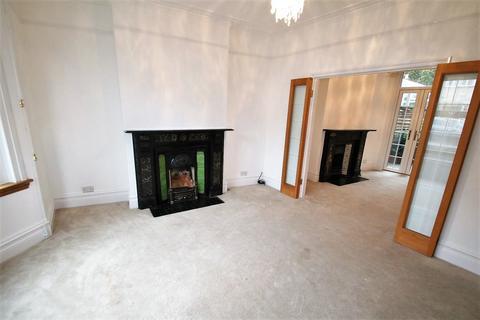 3 bedroom semi-detached house to rent, Chisholm Road, East Croydon