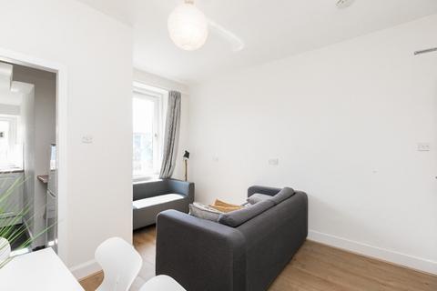3 bedroom flat to rent, Froghall Terrace, Old Aberdeen, Aberdeen, AB24