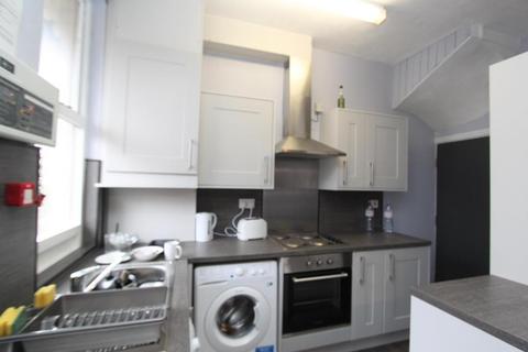 5 bedroom terraced house to rent - Talbot Terrace, Burley, Leeds, LS4