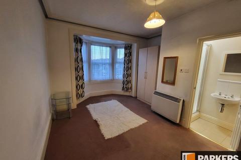 Studio to rent, Howard Road, Shirley