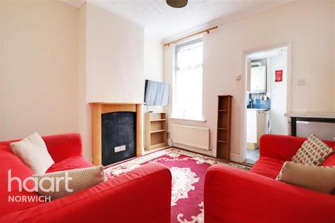 4 bedroom terraced house to rent, Gloucester Street, Golden Triangle